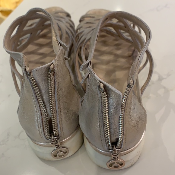 The Wishbone Collection sandals - Picture 3 of 5